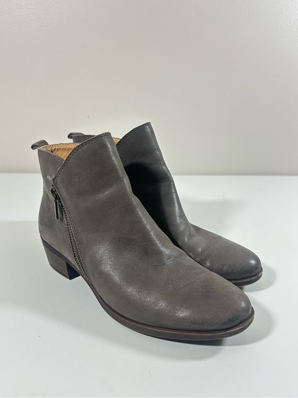 Lucky Brand Bryton Brown Distressed Leather Ankle Zip Boots Women's Sz 7.5M EU37
